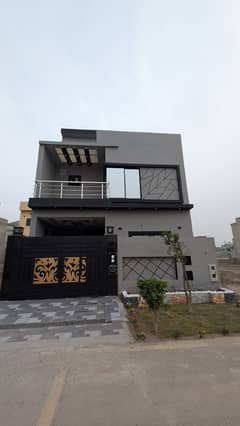 5 Marla Ideal Prime Location House Near To Downtown Commercial In Parkview City Lahore