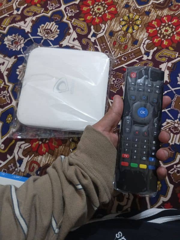 Etisalat version 9 with voice remote available 1
