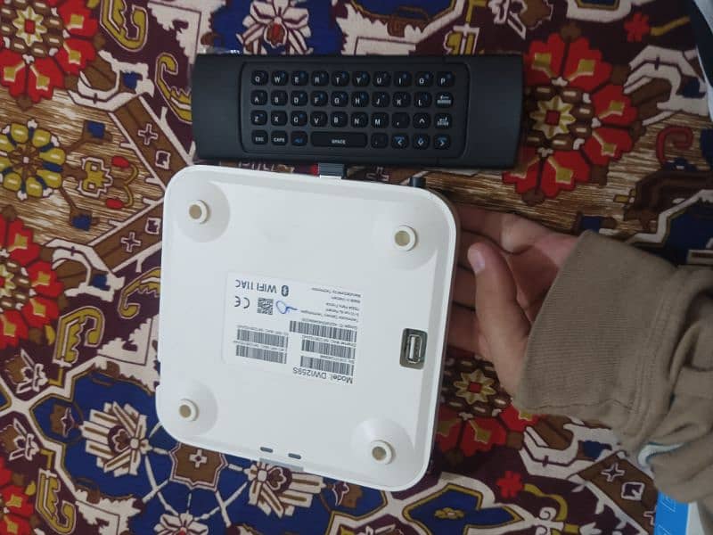 Etisalat version 9 with voice remote available 4
