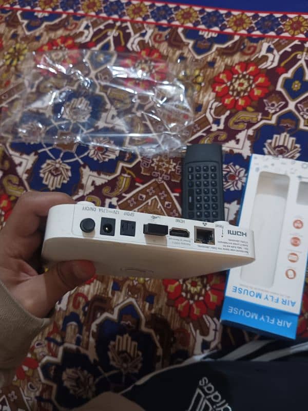 Etisalat version 9 with voice remote available 6