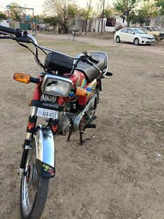 Honda CD 70. Punjab number or first honor.