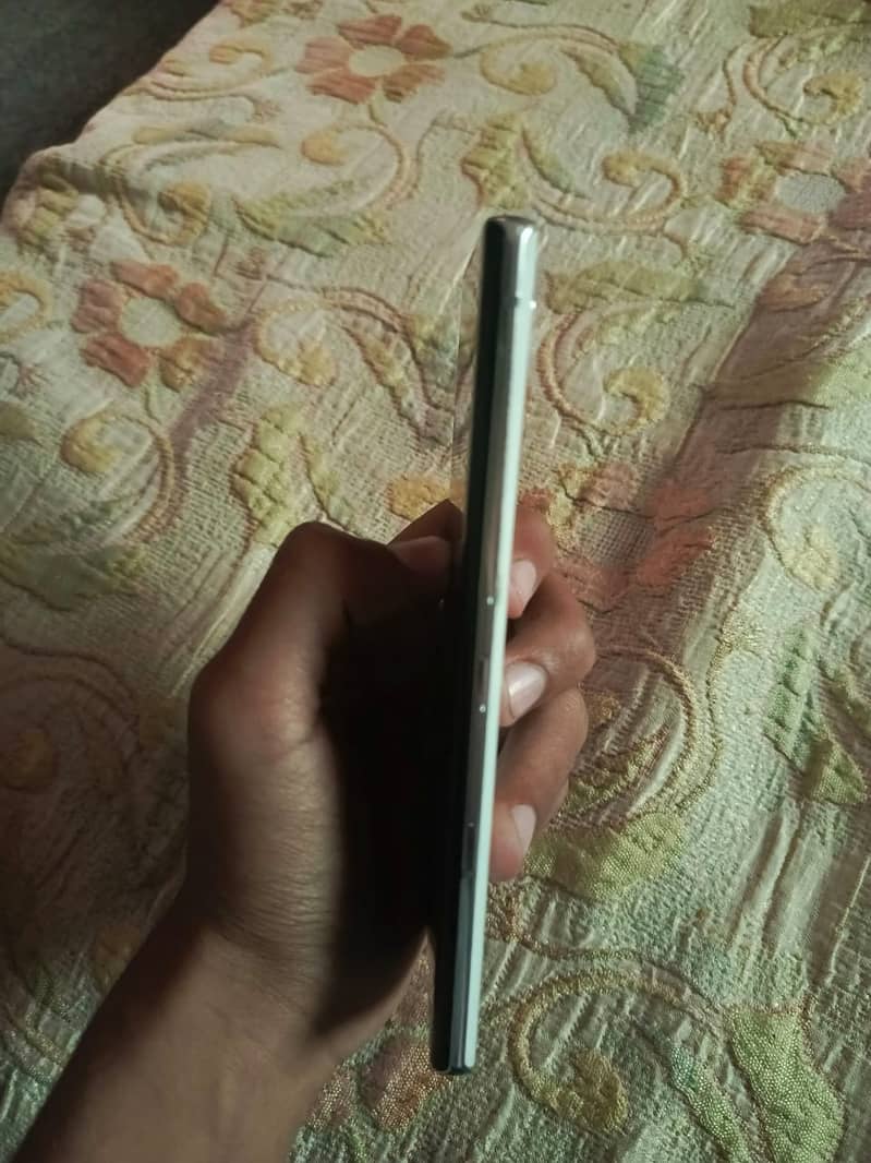 Docomo Fijistu F52A Edge Mobile 5g Supported Non PTA Tax 6000 2