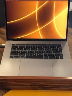 Macbook Pro 15 inch 2017 READ AD