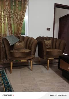 chairs nd coffee table