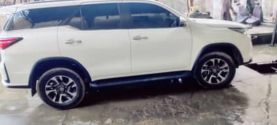 Toyota Fortuner Legender 2022