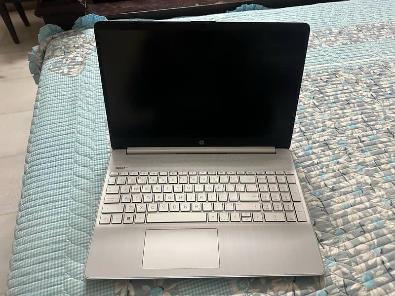 hp 15 laptop core i5 12gen 1235u,16gb 1tb nvme licenced windows 11 new 4
