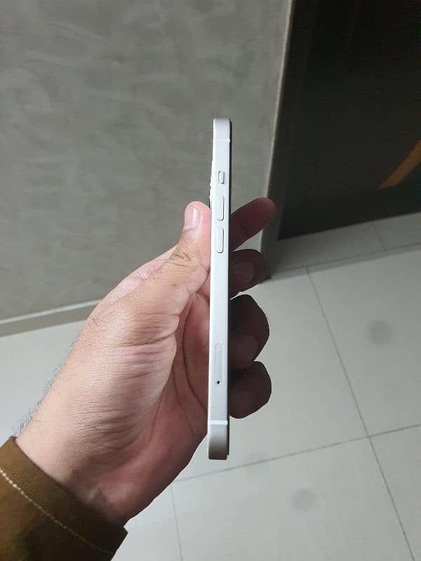 Apple Iphone 13 LLA Factory Unlocked NON PTA 3