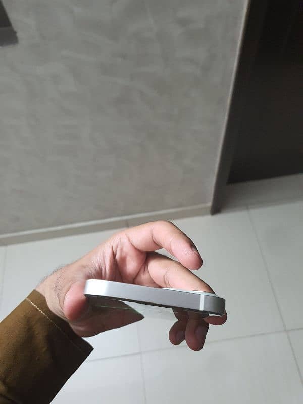 Apple Iphone 13 LLA Factory Unlocked NON PTA 4