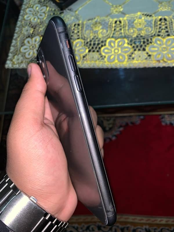 iPhone 11 3