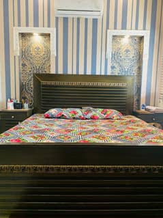 Bed set with mattress, 2 Side tables