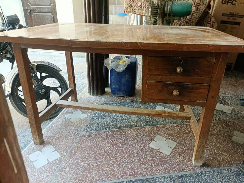table for sale. computer k liya office k liya use ho skti hay 0