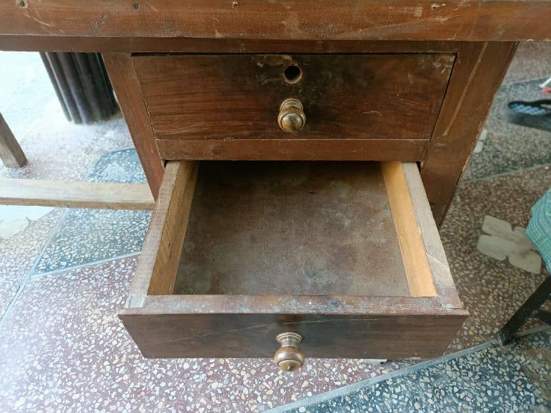 table for sale. computer k liya office k liya use ho skti hay 2