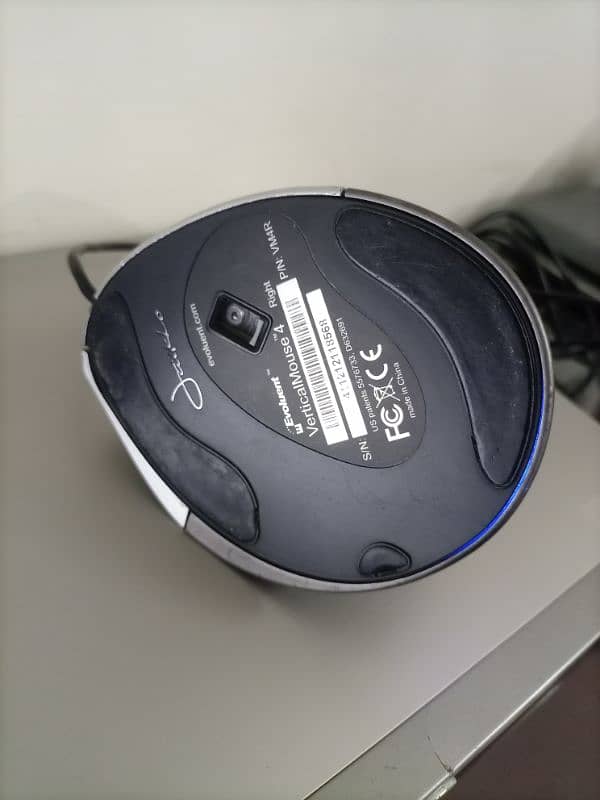 Evoluent Vertical Gaming Mouse 4 4