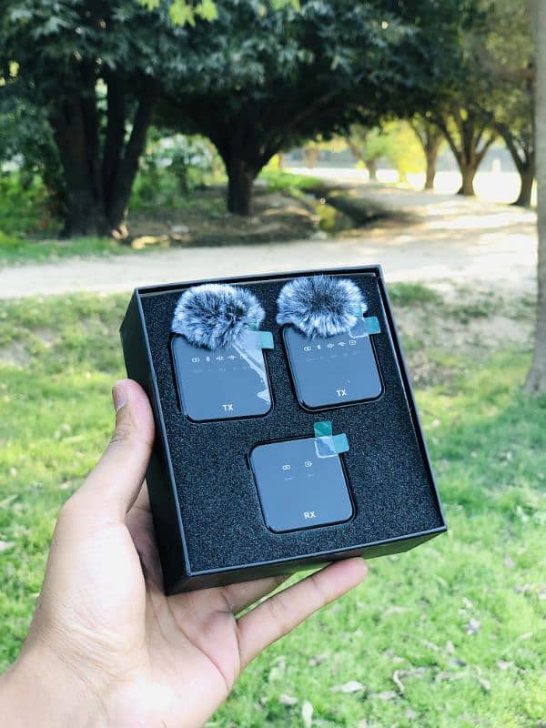 Wireless Microphone Dual Channel With Hand Microphone News, Vlog Mic 1
