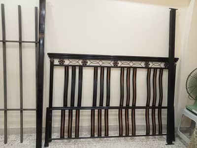 Iron bed very excellent condition
