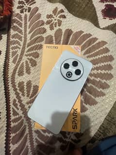 tecno spark 30  white colore simple mobile bhoot hi achi chez ha