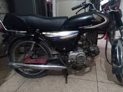 Honda CD 70 in low price dew to file miss