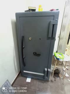 iron safe locker tijuri