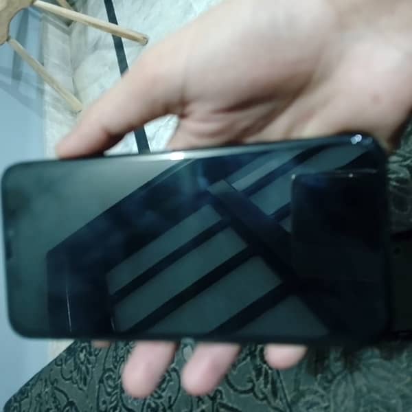 The IPhone XS max 0