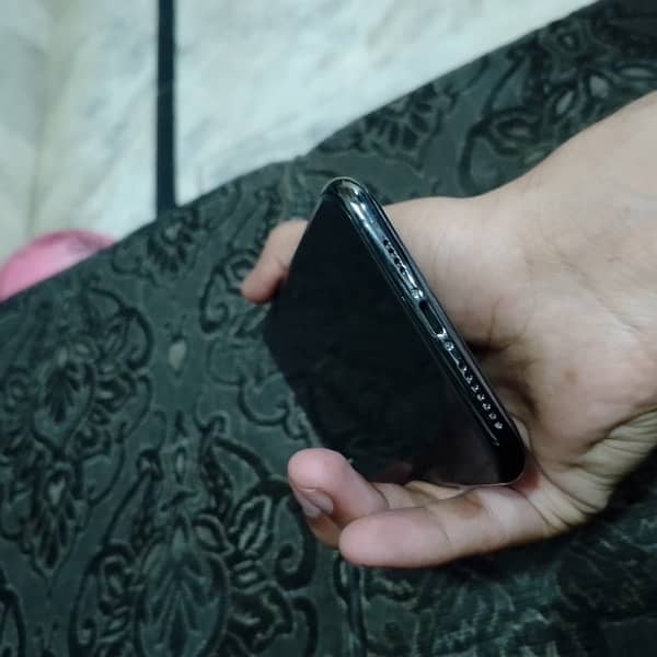 The IPhone XS max 1