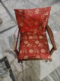 4 Chair are available For free , Home chair , daining chairs