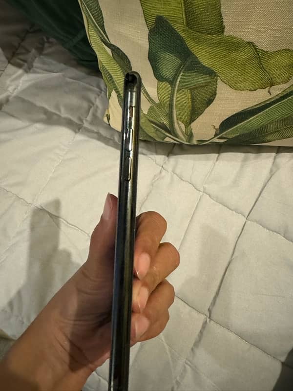 11 pro max in very good condition 256 GB PTA approved 2