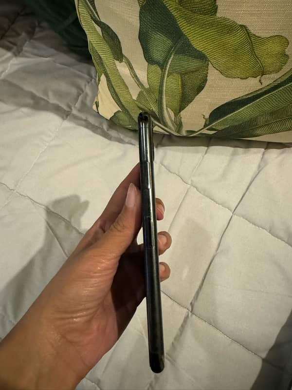 11 pro max in very good condition 256 GB PTA approved 4