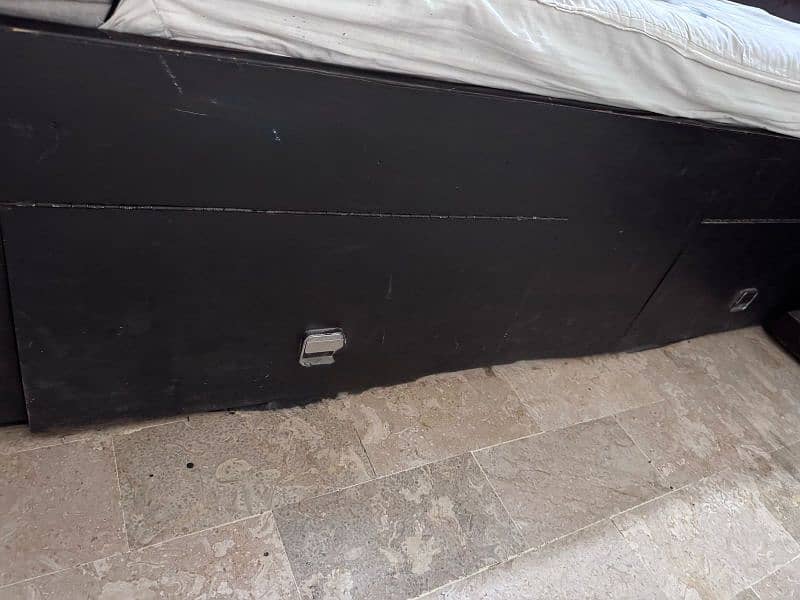 Bed set furniture urgent sell 3