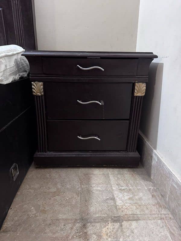 Bed set furniture urgent sell 4