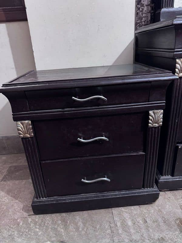Bed set furniture urgent sell 5