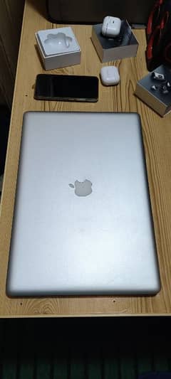 MacBook Pro || 750 GB SSD || 8 GB RAM