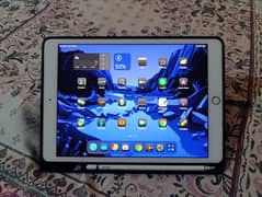 IPad 8th Gen 128GB Wifi 10/10 with box