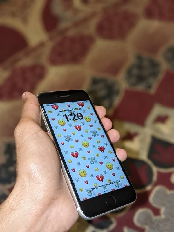 IPHONE SE 2020 6