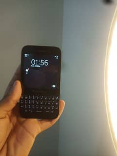 Blackberry Q5 (4G)  Total Genuine