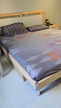 Wooden bed set in good condition with relling cupboard