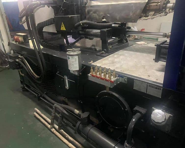 injection moulding machine 3