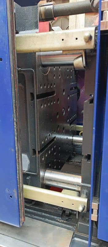 injection moulding machine 7