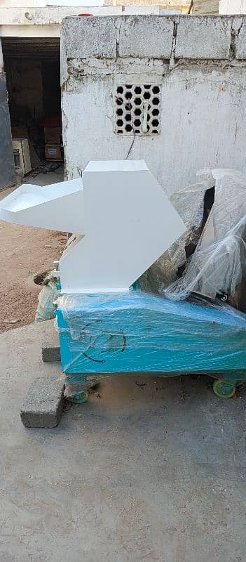 injection moulding machine 9