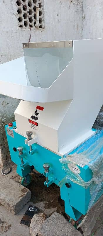 injection moulding machine 10