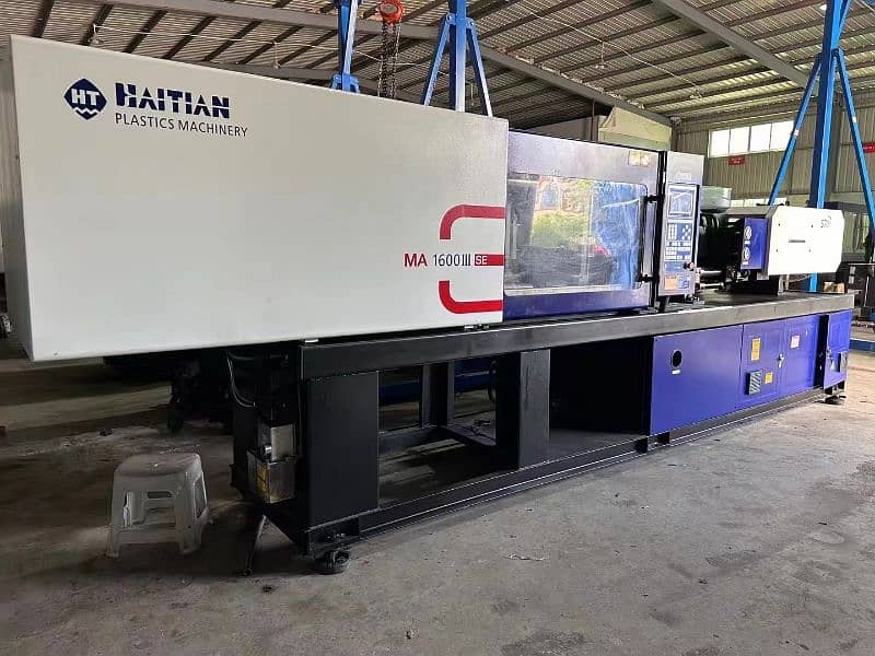 injection moulding machine 13