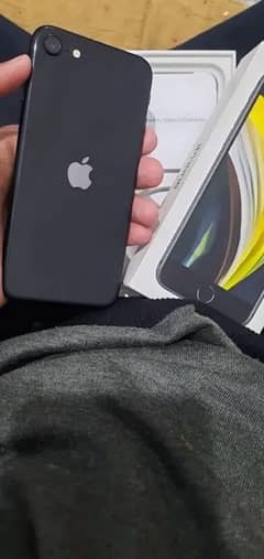 iPhone SE 2020 with box and original cabl