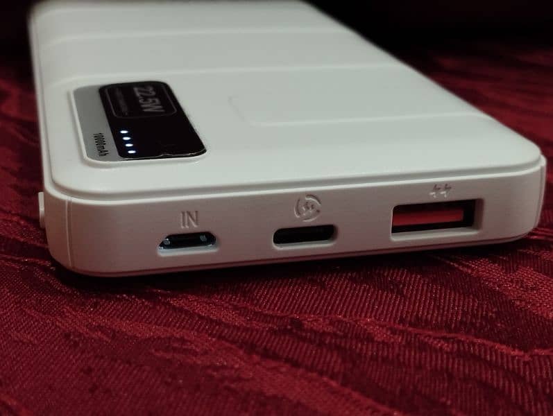 Power Bank 10000 mAh Fast Charging USB Type C 4