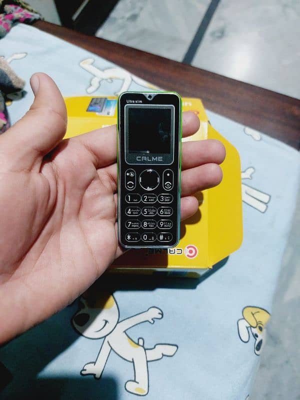 calme ultra slim button feature phone 4