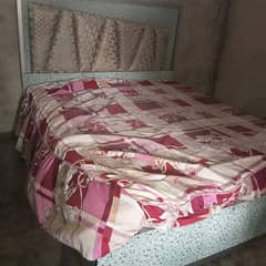 bed with mattress site tabils good condition