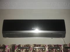 1 ton Gree inverter airconditioner is for sale in excellent condition.