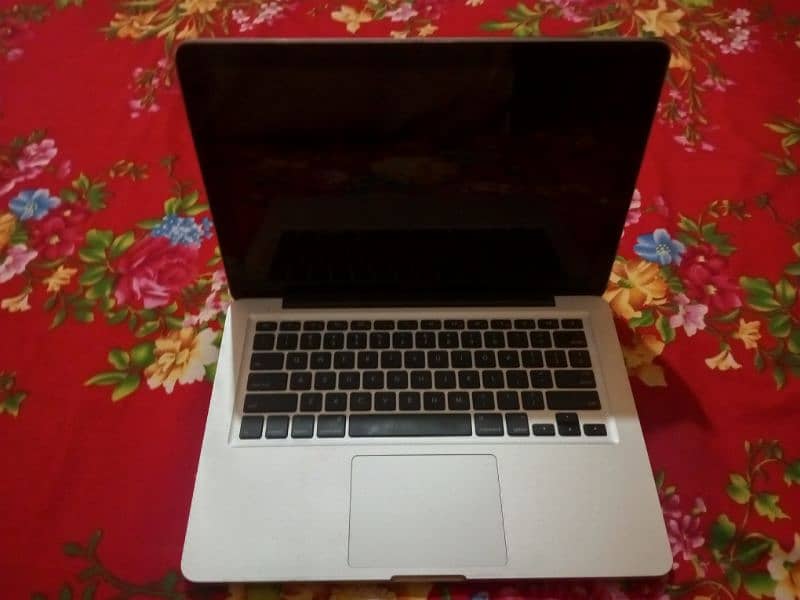 MacBook pro  13-inch (used) -Excellent Condition, 8GB RAM 1600MHZ DDR3 4