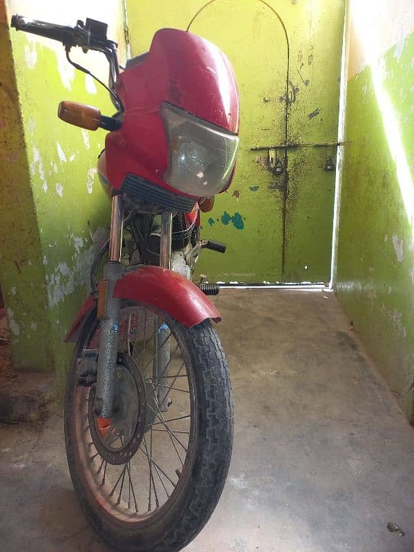 Honda 125 deluxe Karachi Number Sealed Engine Urgent sale 1