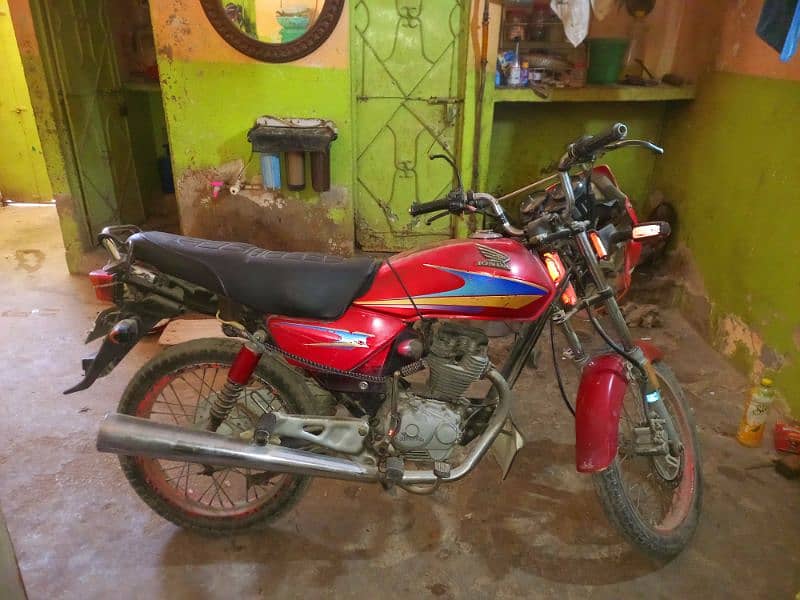 Honda 125 deluxe Karachi Number Sealed Engine Urgent sale 2