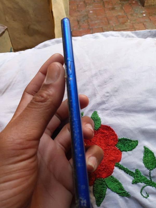 Realme  C2 3Gb32Gb  condishon 8/10. Ha Sirf Box Sat ha 6