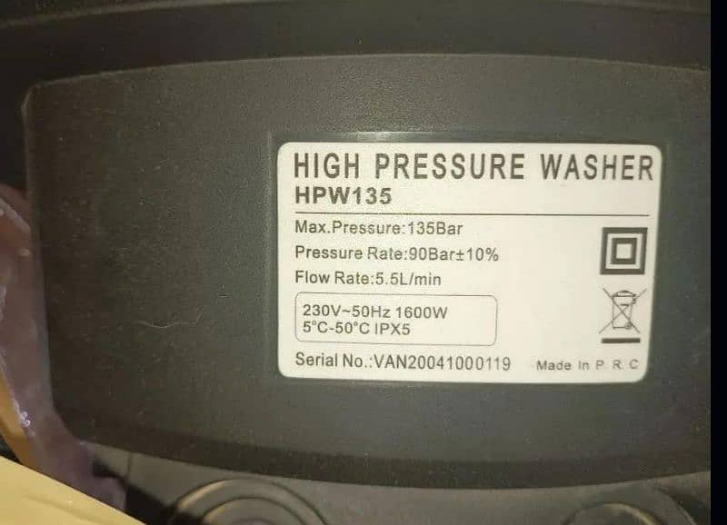 Hyundai 135 Bar Car Washer with Jet Foam Bottle 3